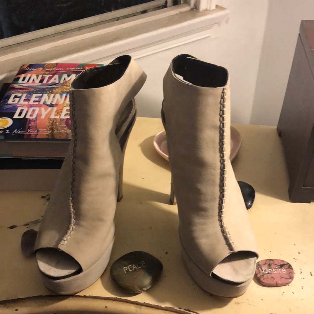 Pelle Moda Suede platform